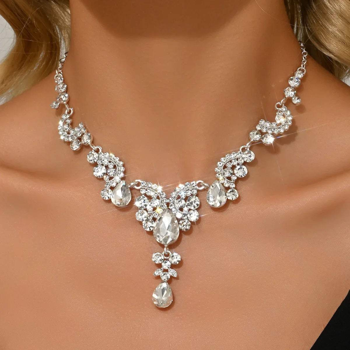 Water Drop Leaf Necklace | Women's Fashion Jewelry for Date and Party