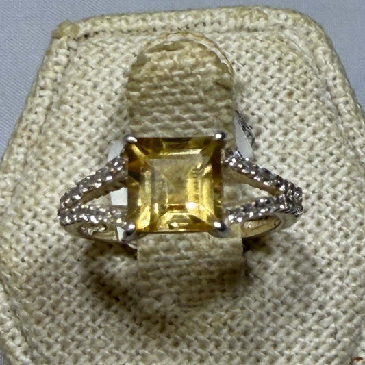 Citrine Ring Size 6 (02.7032)