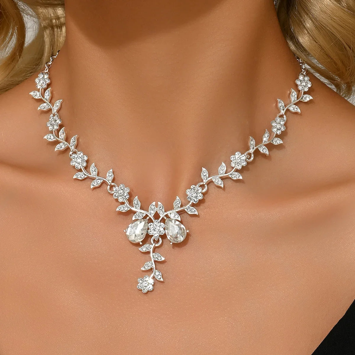 Water Drop Leaf Necklace | Women's Fashion Jewelry for Date and Party