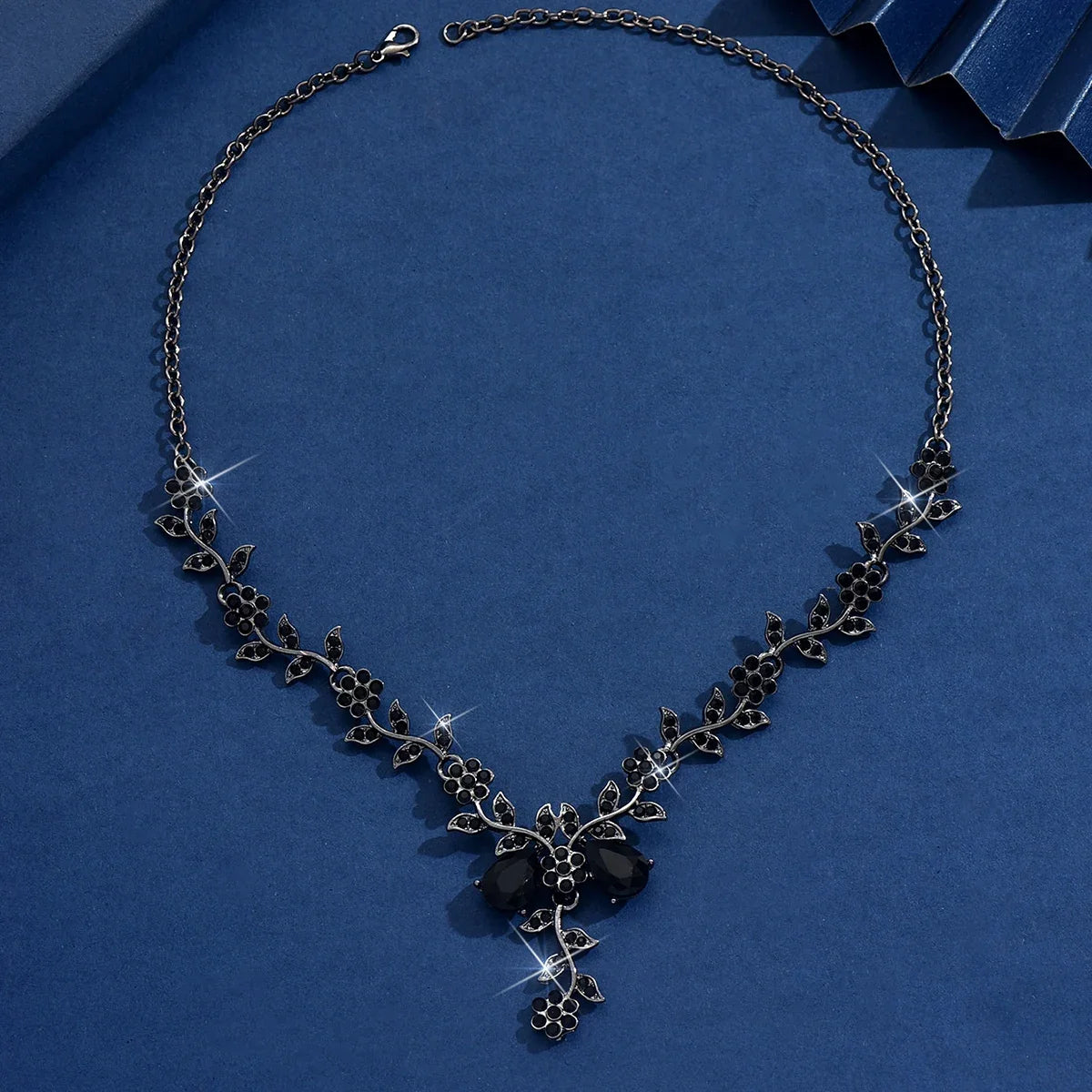 Water Drop Leaf Design Necklace | Light Luxury Fashion Jewelry for Women